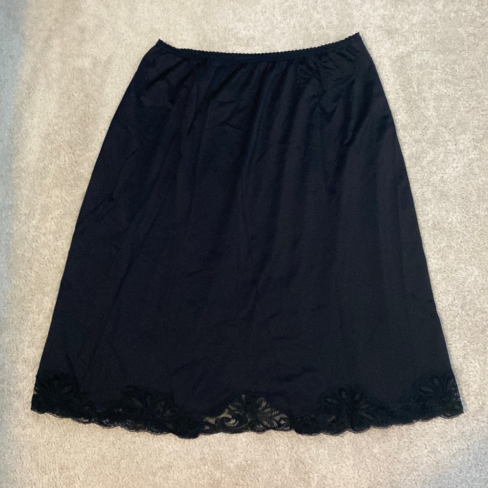 Shadow style L black slip with back slit